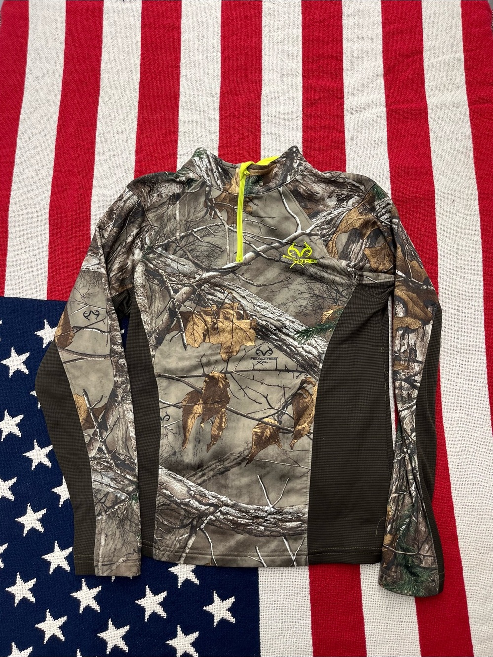 Realtree Camo Quarter-Zip Top with Neon Yellow Zip Boys Size XL 14/16